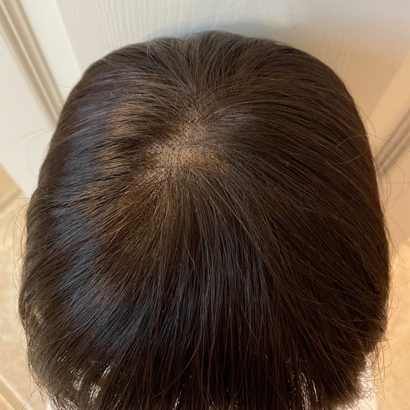 Synthetic Wig, mid lengths with band. - Picture 3 of 3